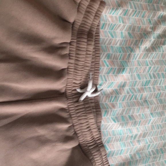 Tan cotton shorts size 3x Like new - Picture 2 of 5